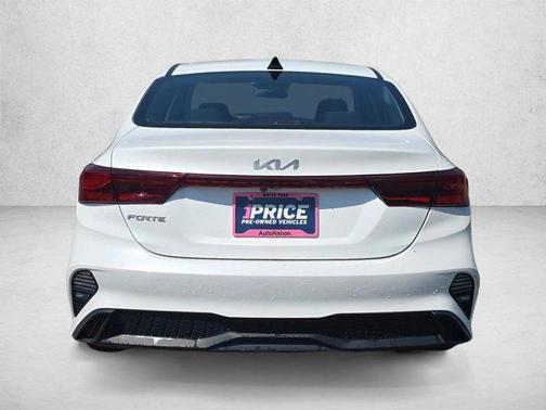 Snow White Pearl 2024 Kia Forte LXS