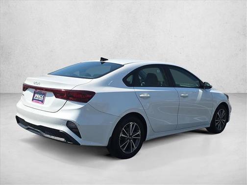 Snow White Pearl 2024 Kia Forte LXS