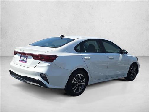 Snow White Pearl 2024 Kia Forte LXS