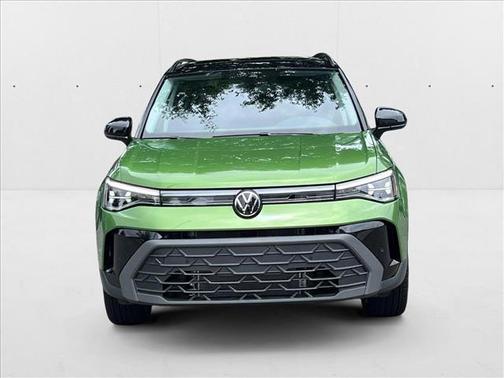 Bright Moss Green Metallic/Deep Black Roof 2025 Volkswagen Taos 1.5T SE Black