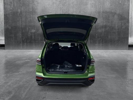 2025 Volkswagen Taos 1.5T SE Black