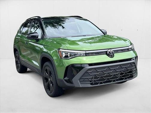 Bright Moss Green Metallic/Deep Black Roof 2025 Volkswagen Taos 1.5T SE Black