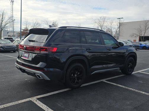 2024 Volkswagen Atlas 2.0T SE w/Technology 4MOTION
