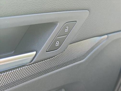 lapiz blue metallic 2026 Volkswagen Golf R 2.0T DSG
