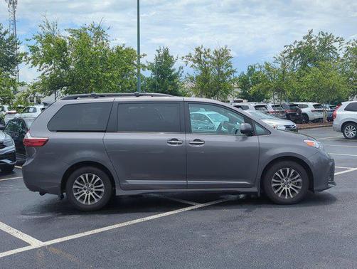 2019 Toyota Sienna XLE Premium