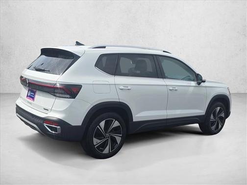 Deep Black Pearl 2025 Volkswagen Taos 1.5T SE
