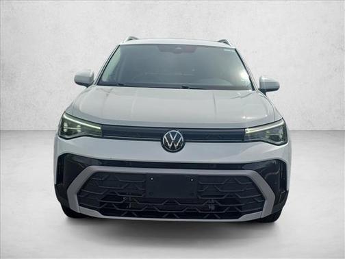 Deep Black Pearl 2025 Volkswagen Taos 1.5T SE