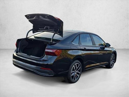 Deep Black Pearl 2026 Volkswagen Jetta 1.4T SE