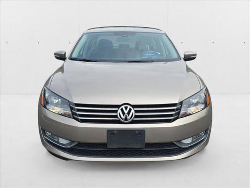 2015 Volkswagen Passat 1.8T Auto SE w/Sunroof & Nav