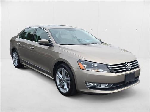 2015 Volkswagen Passat 1.8T Auto SE w/Sunroof & Nav