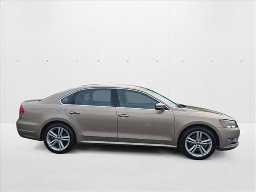 2015 Volkswagen Passat 1.8T Auto SE w/Sunroof & Nav