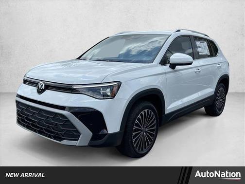 Pure White 2025 Volkswagen Taos 1.5T SE