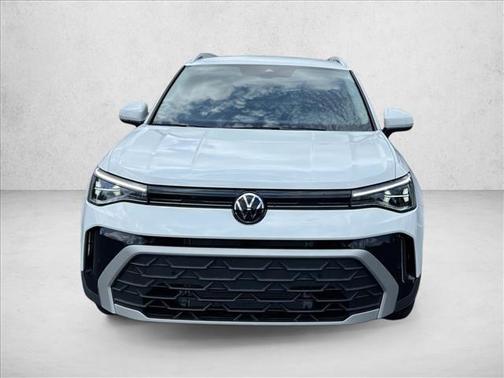 Pure White 2025 Volkswagen Taos 1.5T SE