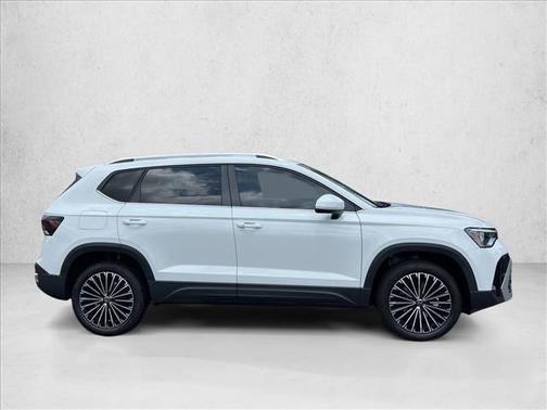 Pure White 2025 Volkswagen Taos 1.5T SE