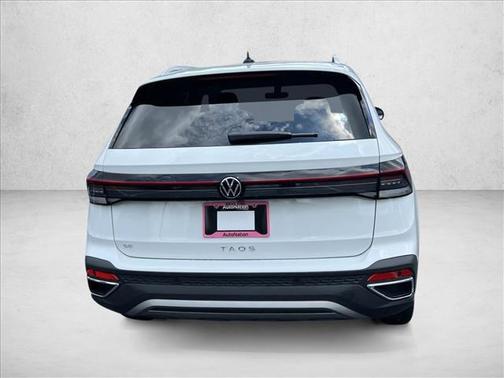 Pure White 2025 Volkswagen Taos 1.5T SE