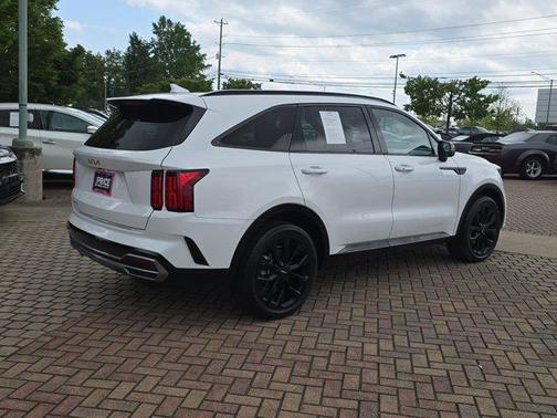 Glacial White Pearl 2023 Kia Sorento SX