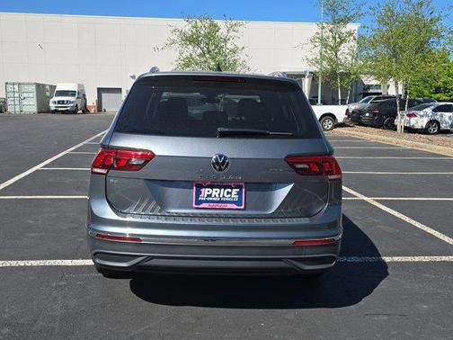 Platinum Gray Metallic 2023 Volkswagen Tiguan 2.0T SE