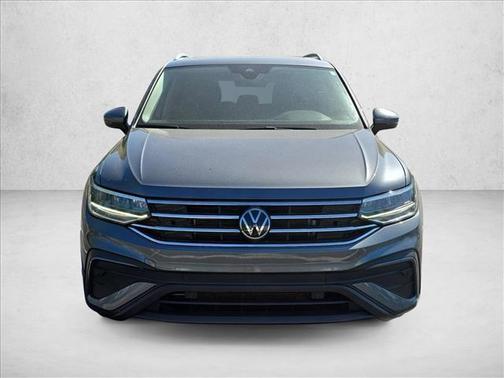Platinum Gray Metallic 2023 Volkswagen Tiguan 2.0T SE