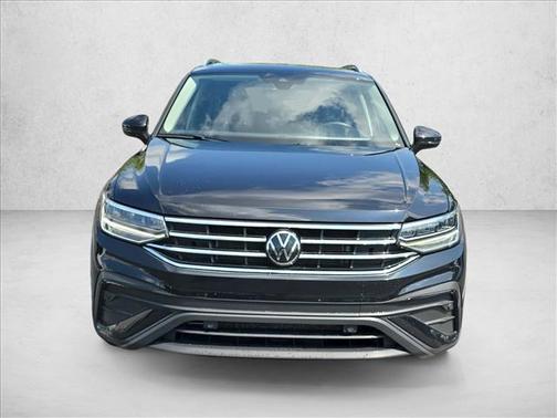 Deep Black Pearl 2022 Volkswagen Tiguan 2.0T SE