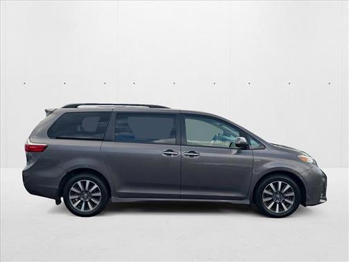 2019 Toyota Sienna XLE