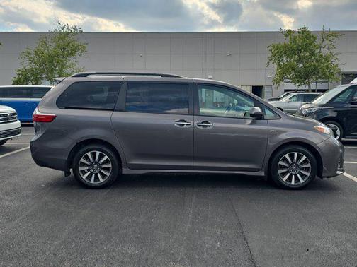 2019 Toyota Sienna XLE