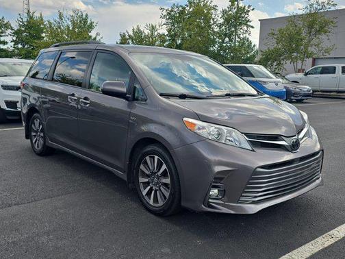2019 Toyota Sienna XLE