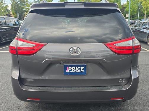 2019 Toyota Sienna XLE