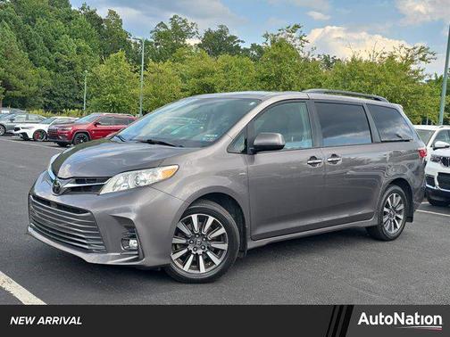 2019 Toyota Sienna XLE