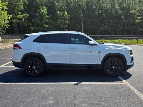 Pure White 2024 Volkswagen Atlas Cross Sport 2.0T SE w/Technology