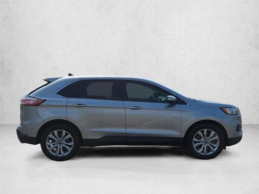 Iconic Silver Metallic 2021 Ford Edge Titanium