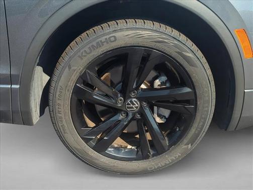 Platinum Gray Metallic 2024 Volkswagen Tiguan 2.0T SE R-Line Black