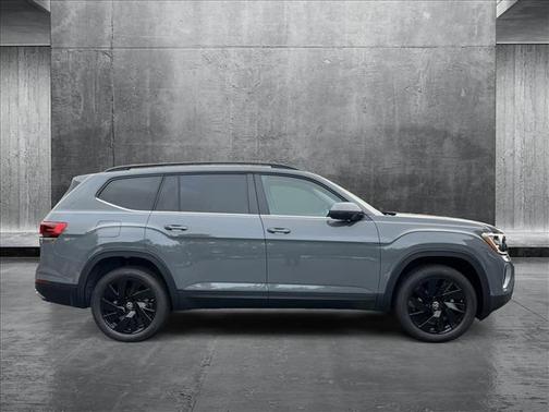 2025 Volkswagen Atlas 2.0T SE w/Technology 4MOTION