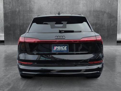2022 Audi e-tron Premium Plus