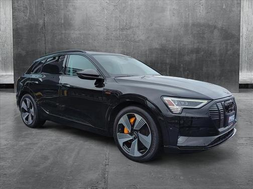 2022 Audi e-tron Premium Plus