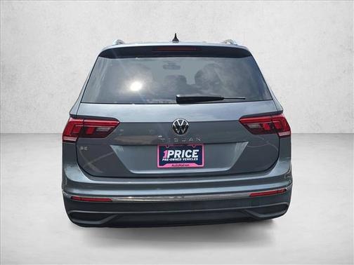 Platinum Gray Metallic 2024 Volkswagen Tiguan 2.0T SE