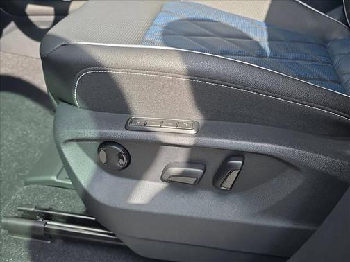 2026 Volkswagen Atlas Cross Sport 2.0T SEL Premium