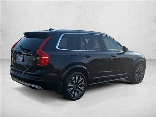 2021 Volvo XC90 T6 Momentum