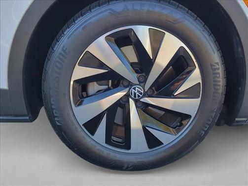 Pure White 2023 Volkswagen ID.4 Pro