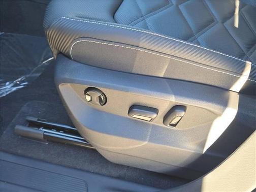 2026 Volkswagen Atlas Cross Sport 2.0T SE