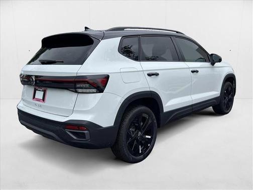 2025 Volkswagen Taos 1.5T SE Black
