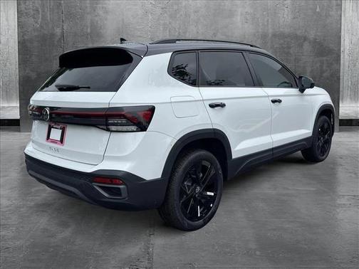 2025 Volkswagen Taos 1.5T SE Black