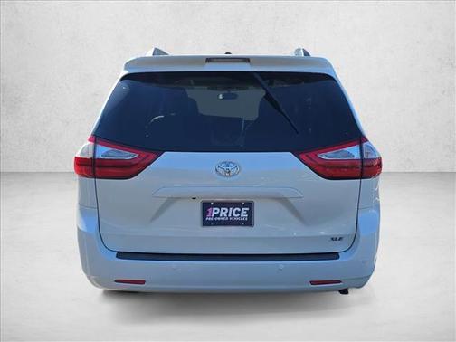 2017 Toyota Sienna XLE