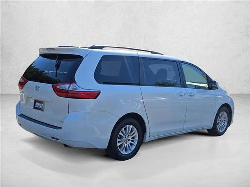 2017 Toyota Sienna XLE