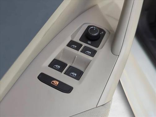 Opal White Pearl 2026 Volkswagen Jetta 1.4T SE