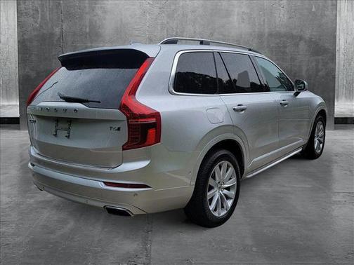 2017 Volvo XC90 T6 Momentum