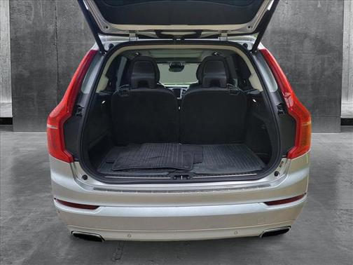 2017 Volvo XC90 T6 Momentum