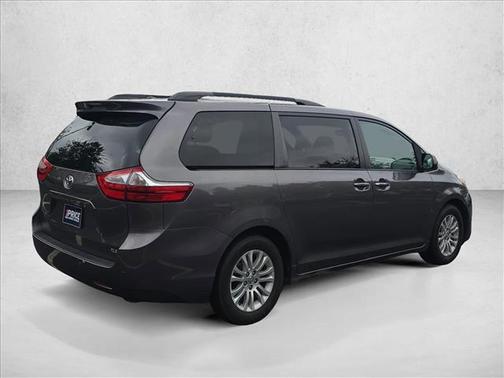 2017 Toyota Sienna XLE