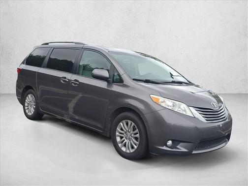 2017 Toyota Sienna XLE