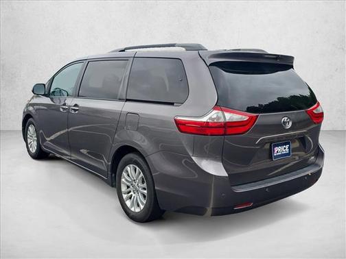 2017 Toyota Sienna XLE