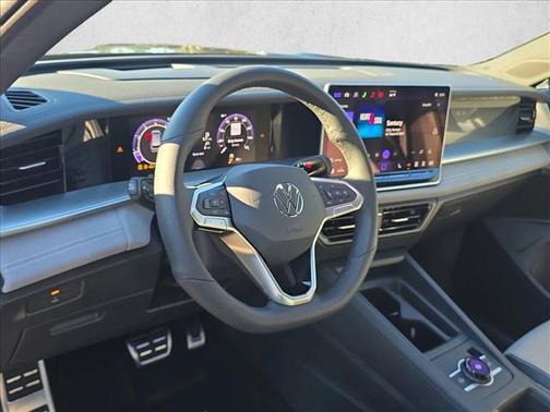 Deep Black Pearl 2026 Volkswagen Tiguan 2.0T SE R-Line Black